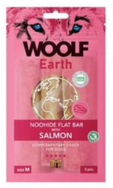 WOOLF pochoutka Earth NOOHIDE M Salmon 90g - Lososový pamlsek pro malé psy, vhodný pro zdraví jejich kůže a srsti.
