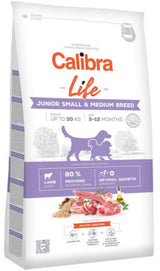 Calibra Dog Life Junior Small & Medium Breed Lamb 2,5kg – Krmivo pro mladé psy malých a středních plemen s jehněčím, balení 2,5 kg.