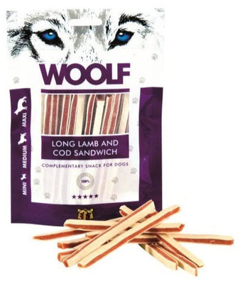 WOOLF pochoutka soft lamb and cod sandwich long 100g - Dlouhý pamlsek s jehněčím a treskou pro psy, podporující zdraví kloubů a kůže.