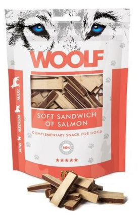 WOOLF pochoutka soft sandwich of salmon 100g - Lososový pamlsek pro psy, bohatý na omega-3 mastné kyseliny pro zdraví kůže a srsti.
