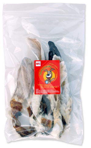 Pochoutka sušená MAPES králičí ucho se srstí 100g - pamlsek s králičím uchem pro psy, ideální pro zuby a zábavu.
