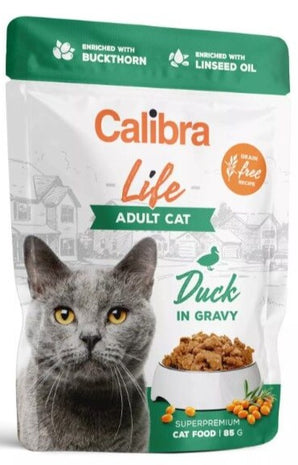 Calibra Cat Life kapsa Adult Duck in Gravy 85g – Kapsička pro dospělé kočky s kachnou v omáčce, balení 85 g.