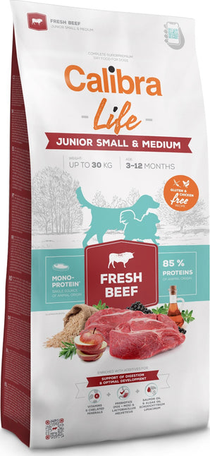 Calibra Dog Life Junior Small & Medium Fresh Beef 12kg – Krmivo pro mladé psy malých a středních plemen s čerstvým hovězím, balení 12 kg.