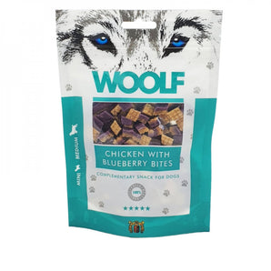 WOOLF pochoutka chicken with Blueberry bites 100g - Pamlsky z kuřecího masa a borůvek, bohaté na antioxidanty a vitamíny pro zvířata.