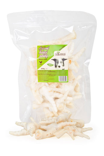 Pochoutka pro psy NATURECA, sušené kuřecí pařáty s kalciem, balení 250g.