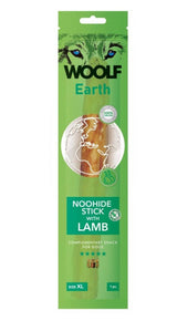 WOOLF pochoutka Earth NOOHIDE XL Stick with Lamb 85g - Jehněčí pamlsek pro větší psy, ideální pro zdraví jejich kloubů a vitality.